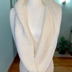 Chunky Ivory Infinity Scarf